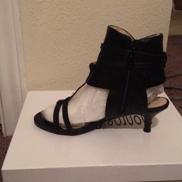 Sandals - Picture 1 of 3